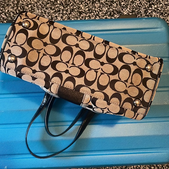 Coach purse - Picture 4 of 10